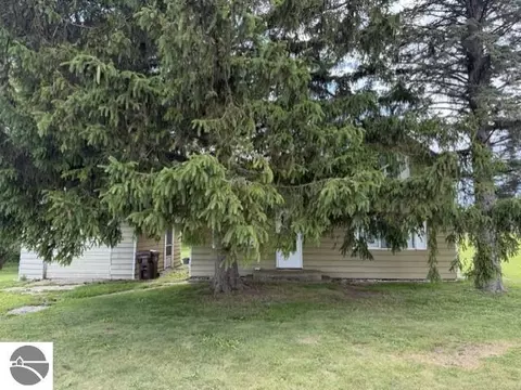 744 Saint Johns St, Ithaca, MI 48847 photo 12