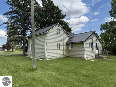 744 Saint Johns St, Ithaca, MI 48847 photo 13
