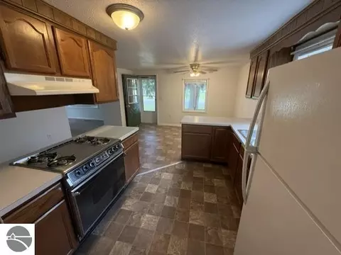 744 Saint Johns St, Ithaca, MI 48847 photo 4
