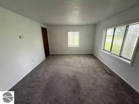 744 Saint Johns St, Ithaca, MI 48847 photo 6