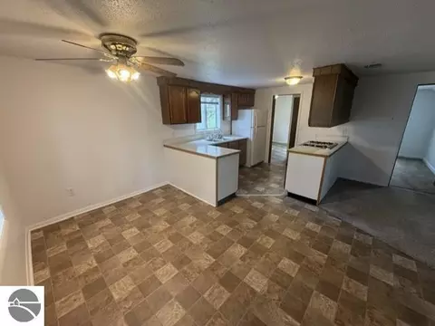 744 Saint Johns St, Ithaca, MI 48847 photo 5