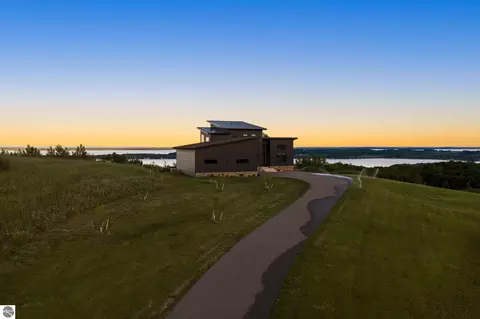 10112 E John Michael Dr, Suttons Bay, MI 49682
