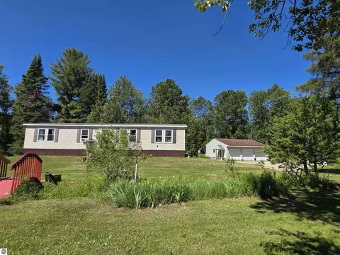 520 NE Old M-66, Kalkaska, MI 49646