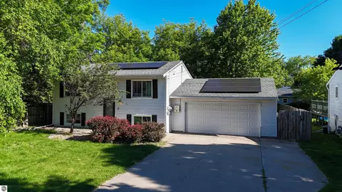 1712 Elm St, Mount Pleasant, MI 48858