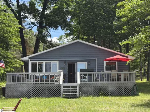 11180 Alpine Dr, Lake, MI 48632