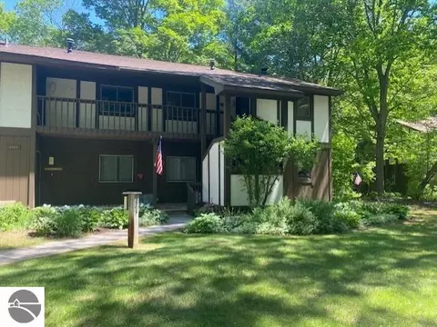 6865 Pinebrook Dr #10, Bellaire, MI 49615