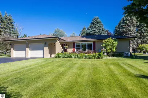 3985 Cedar Ln, Bellaire, MI 49615