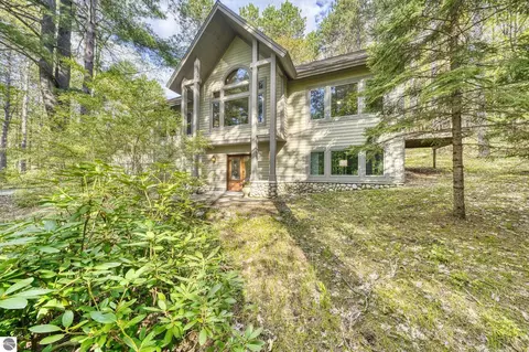4678 Lands End Rd, Traverse City, MI 49686
