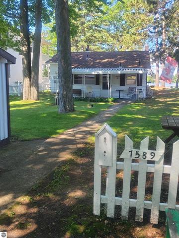 7589 E Cedar Lake Dr, Greenbush, MI 48738