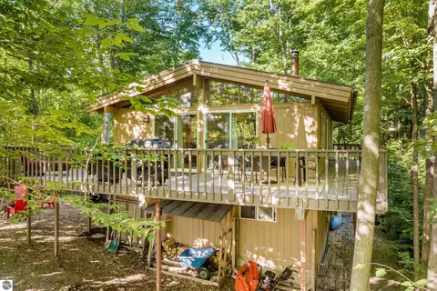 6018 N Klaffen Strasse, Bellaire, MI 49615