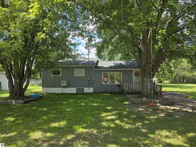 6053 NW Nw Ml, Riverdale, MI 48877