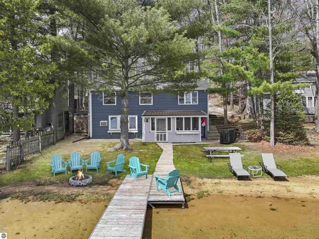 489 Peninsula Trl, Traverse City, MI 49696