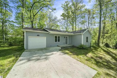 8788 Cedar Ridge Ln, Fife Lake, MI 49633