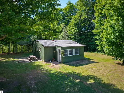 11903 Partridge Ln, Mancelona, MI 49659