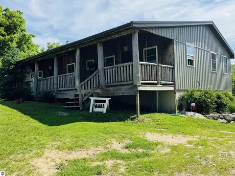 6351 N 33 Rd, Manton, MI 49663