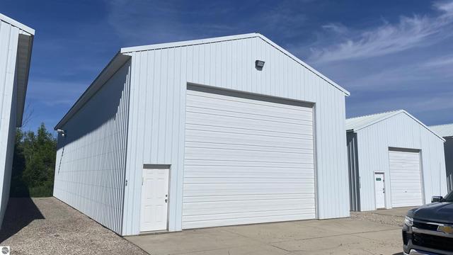 6439 Danielle Dr, Charlevoix, MI 49720
