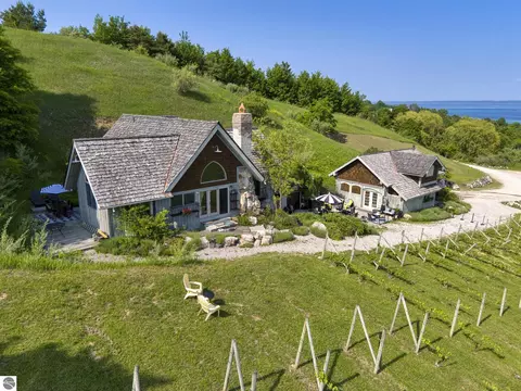 10702 E Hilltop Rd, Suttons Bay, MI 49682