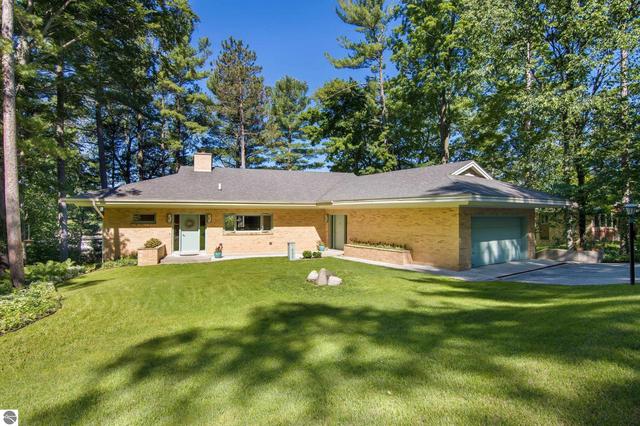 1630 Timber Lane Dr, Traverse City, MI 49686