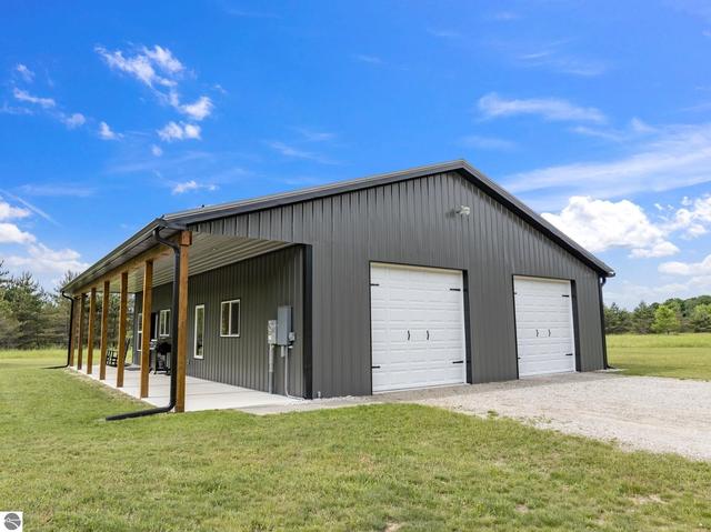 10815 N 25 Rd, Kingsley, MI 49649