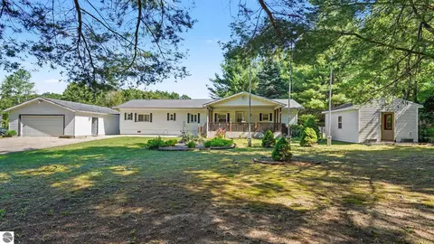 10221 E Church Rd, Vestaburg, MI 48891