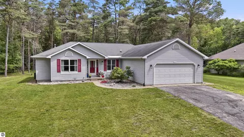 8150 Carriage Ln, Canadian Lakes, MI 49346