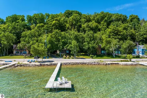 1205 E South Shore Dr, Frankfort, MI 49635