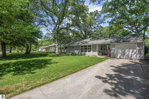 611 Woodland Dr, Traverse City, MI 49686