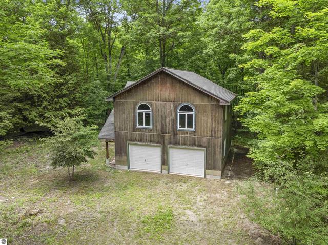 7532 Way Rd, Honor, MI 49640