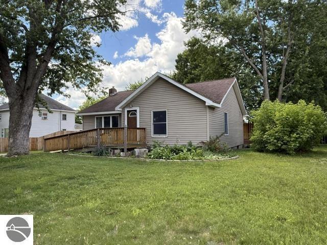210 S Pine St, Marion, MI 49665