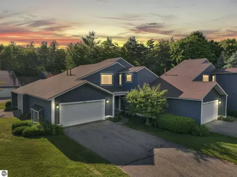 155 N Shore Dr W #22, Cadillac, MI 49601