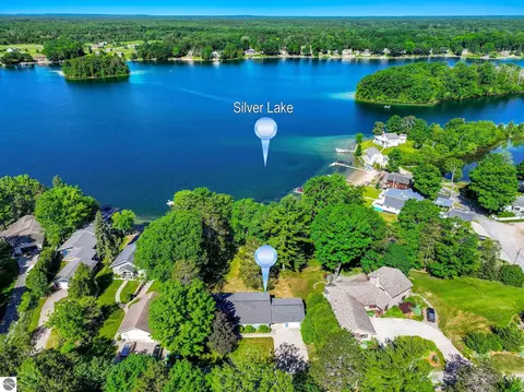 60 Park St, Traverse City, MI 49685