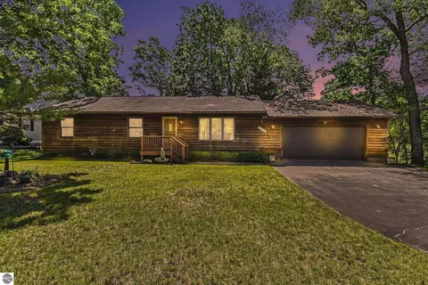 1660 Iroquois Trl, National City, MI 48748