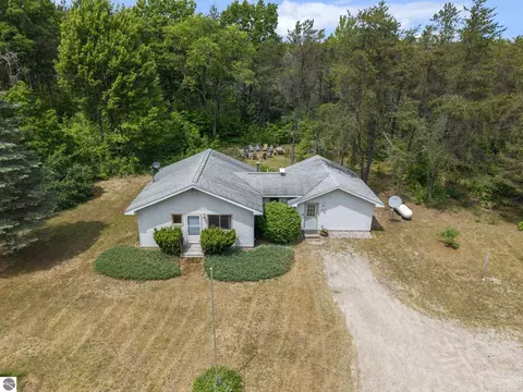 14764 Cinder, Beulah, MI 49617