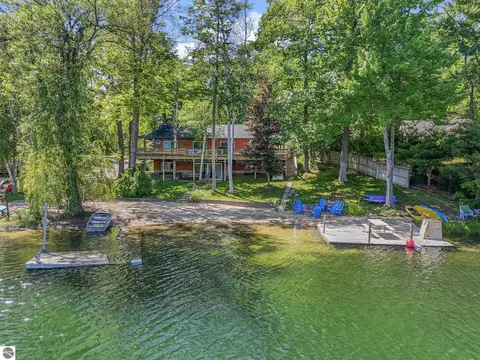 376 Highview Rd, Traverse City, MI 49696