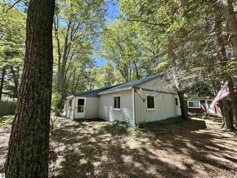 11556 Hillcrest Blvd, Kalkaska, MI 49646
