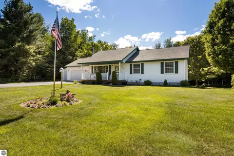 3158 E Duck Lake Rd, Grawn, MI 49637