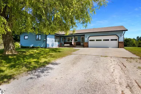 7981 S Maple City Rd, Maple City, MI 49664