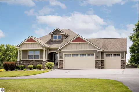 3481 Huellmantel Dr, Traverse City, MI 49685