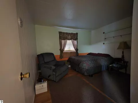 Bedroom - 2091 Lakeside Dr, Hale, MI 48739 photo 2 of 3