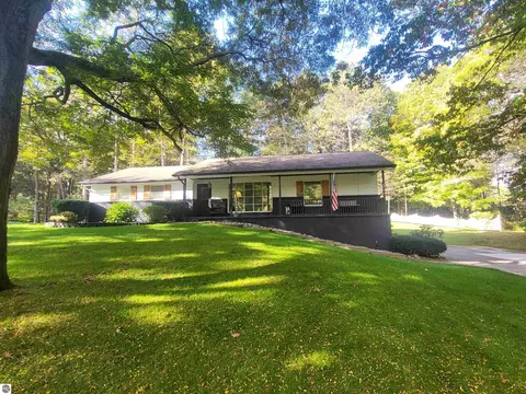6753 Roanoak Dr, Oscoda, MI 48750