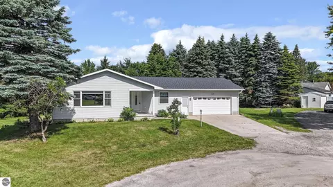 3235 Princeton Ct, Traverse City, MI 49684