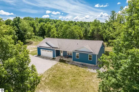 3424 Starlight Trl, Kingsley, MI 49649