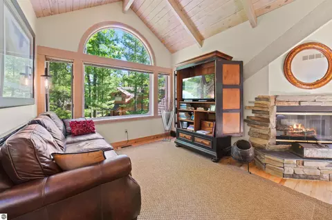 592 Osprey Ln, Lewiston, MI 49756