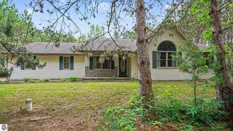 2107 W Kelly Dr, Mount Pleasant, MI 48858