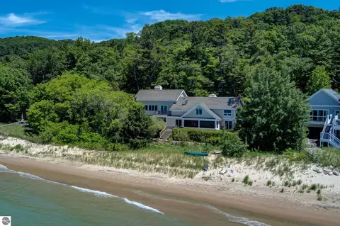 968 S Manitou Trl, Lake Leelanau, MI 49653