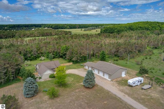 6151 Smith Rd, Rapid City, MI 49676