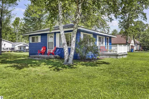 508 Shore View Dr, Houghton Lake, MI 48629