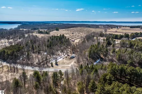 11153 Center Rd, Traverse City, MI 49686
