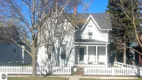 705 State St, Charlevoix, MI 49720