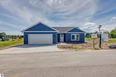 2073 Cottonwood Ave, Grawn, MI 49637